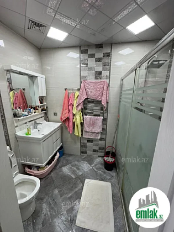 Satılır 3 otaqlı yeni tikili 130 m²