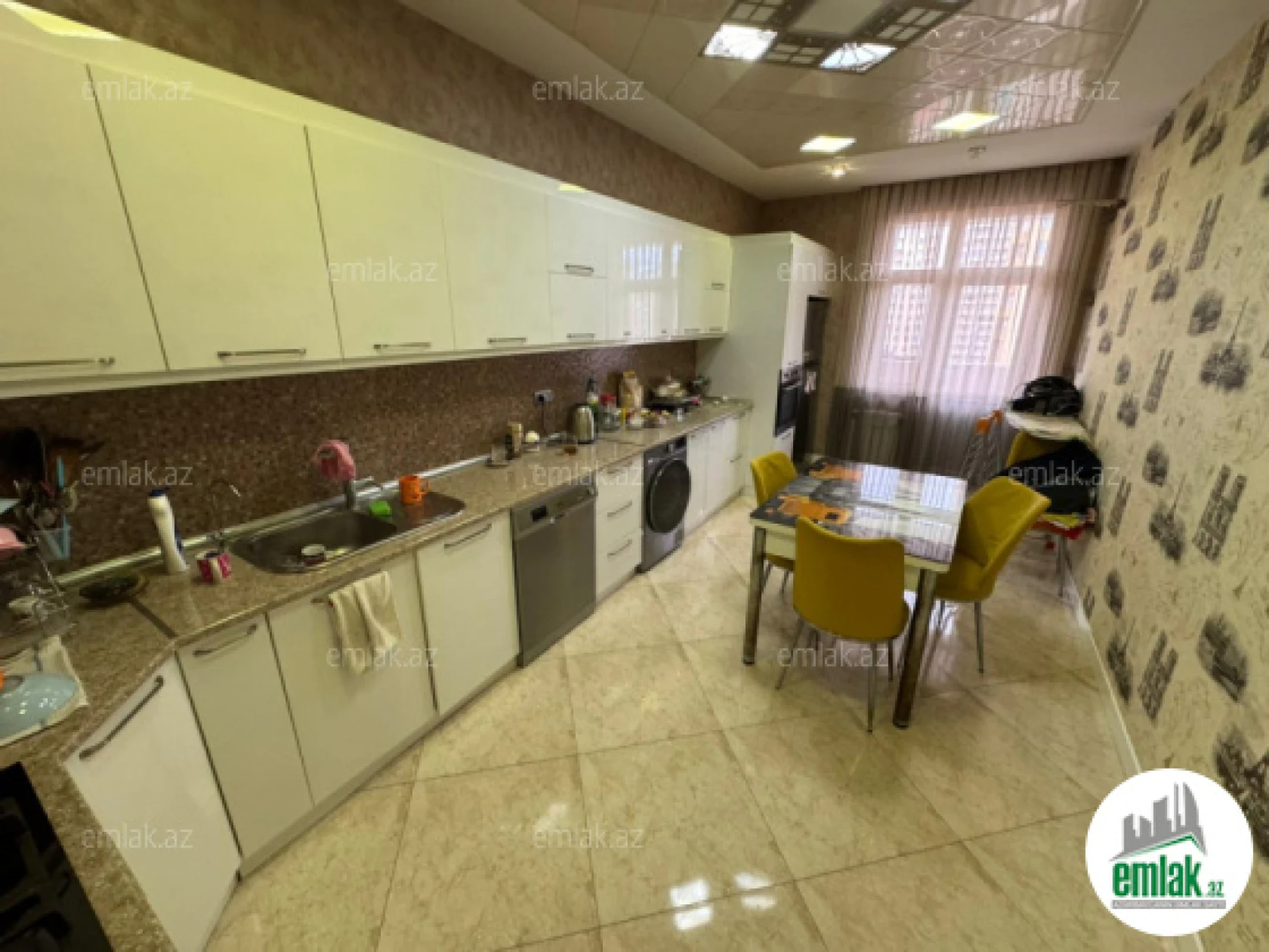 Satılır 3 otaqlı yeni tikili 130 m²
