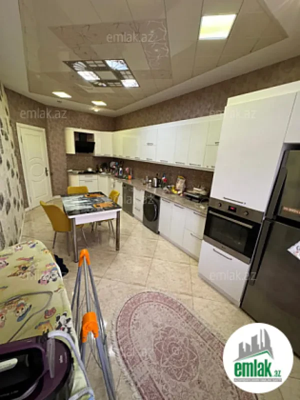 Satılır 3 otaqlı yeni tikili 130 m²