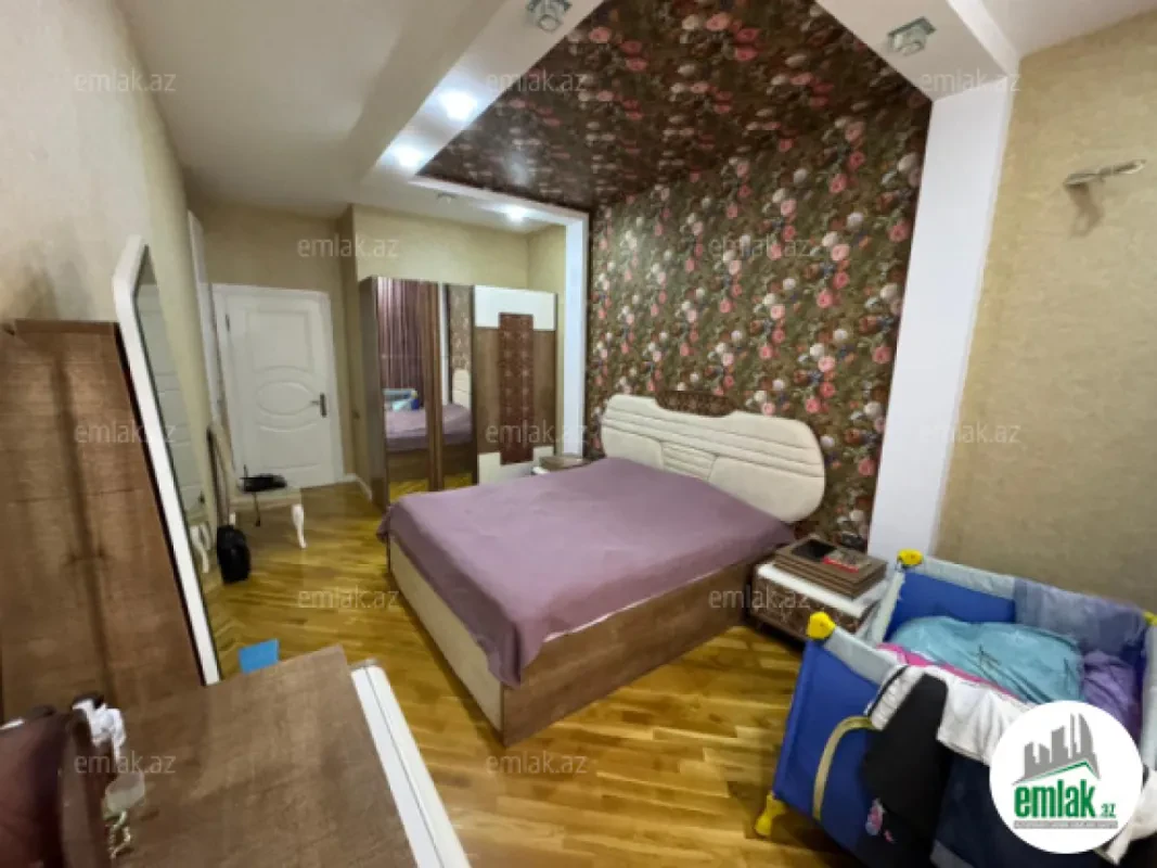 Satılır 3 otaqlı yeni tikili 130 m²