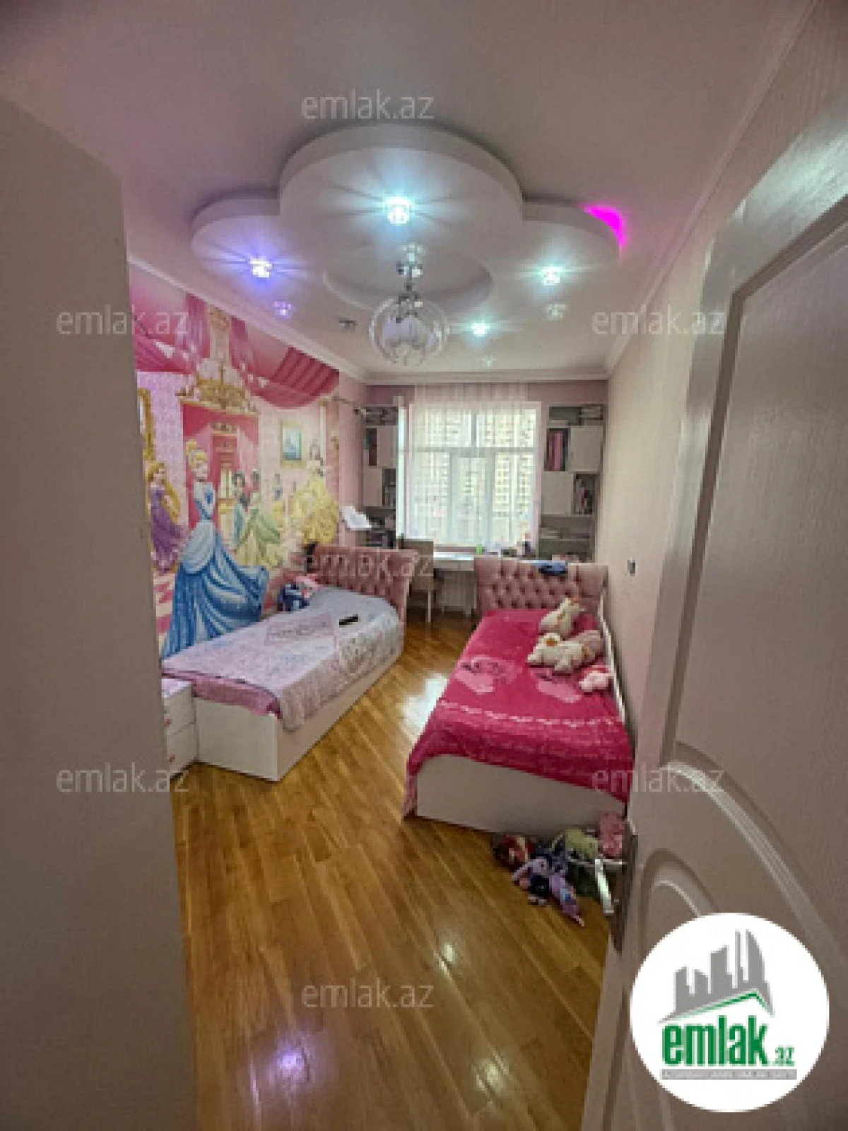 Satılır 3 otaqlı yeni tikili 130 m²