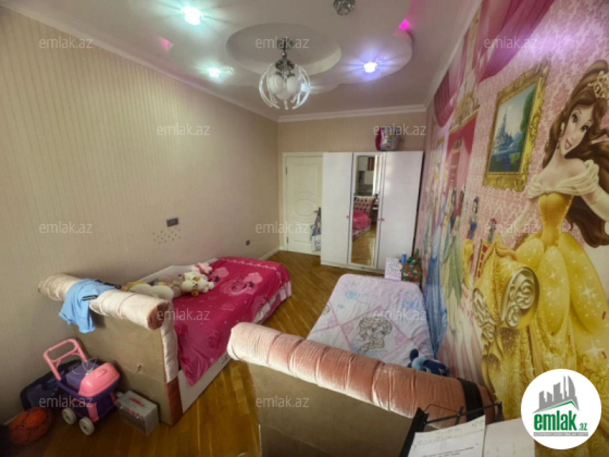 Satılır 3 otaqlı yeni tikili 130 m²