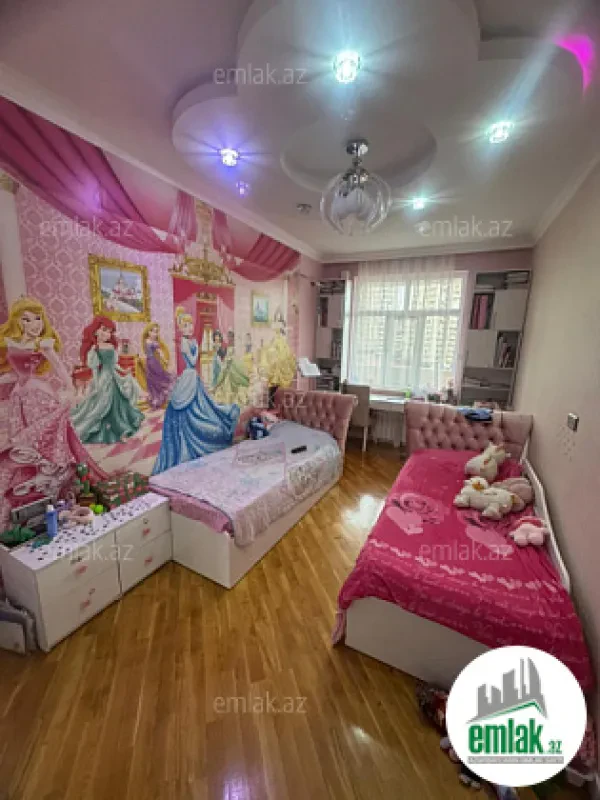 Satılır 3 otaqlı yeni tikili 130 m²