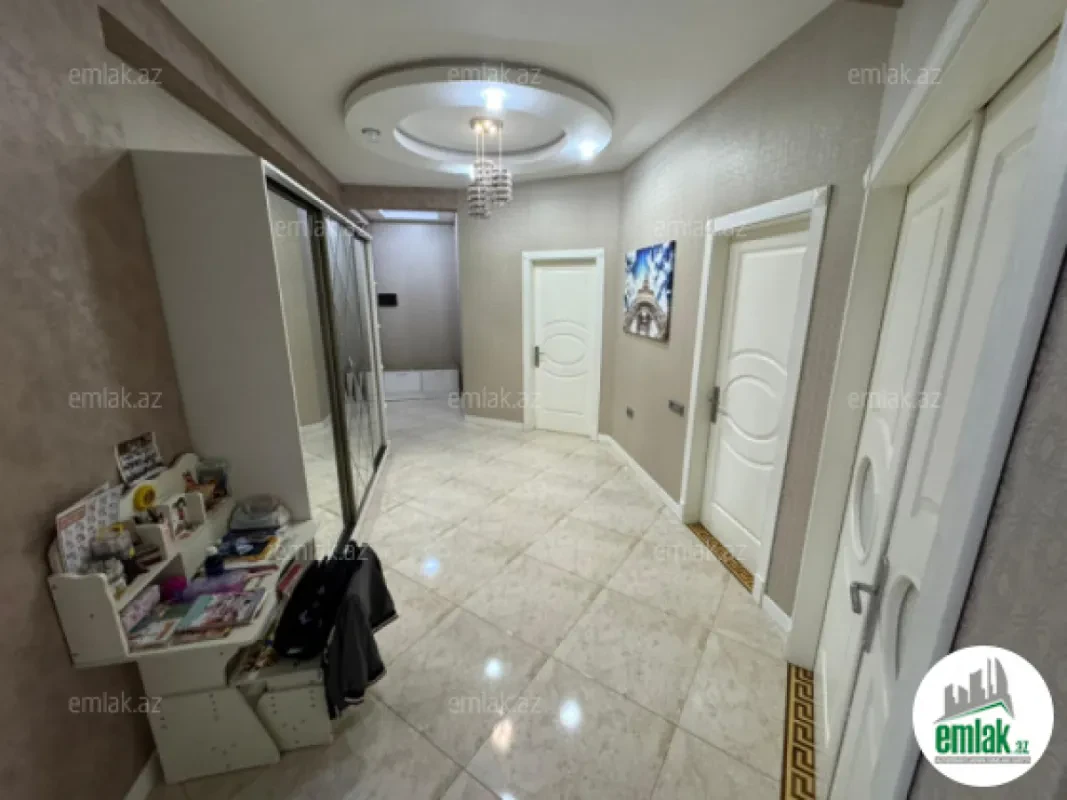 Satılır 3 otaqlı yeni tikili 130 m²