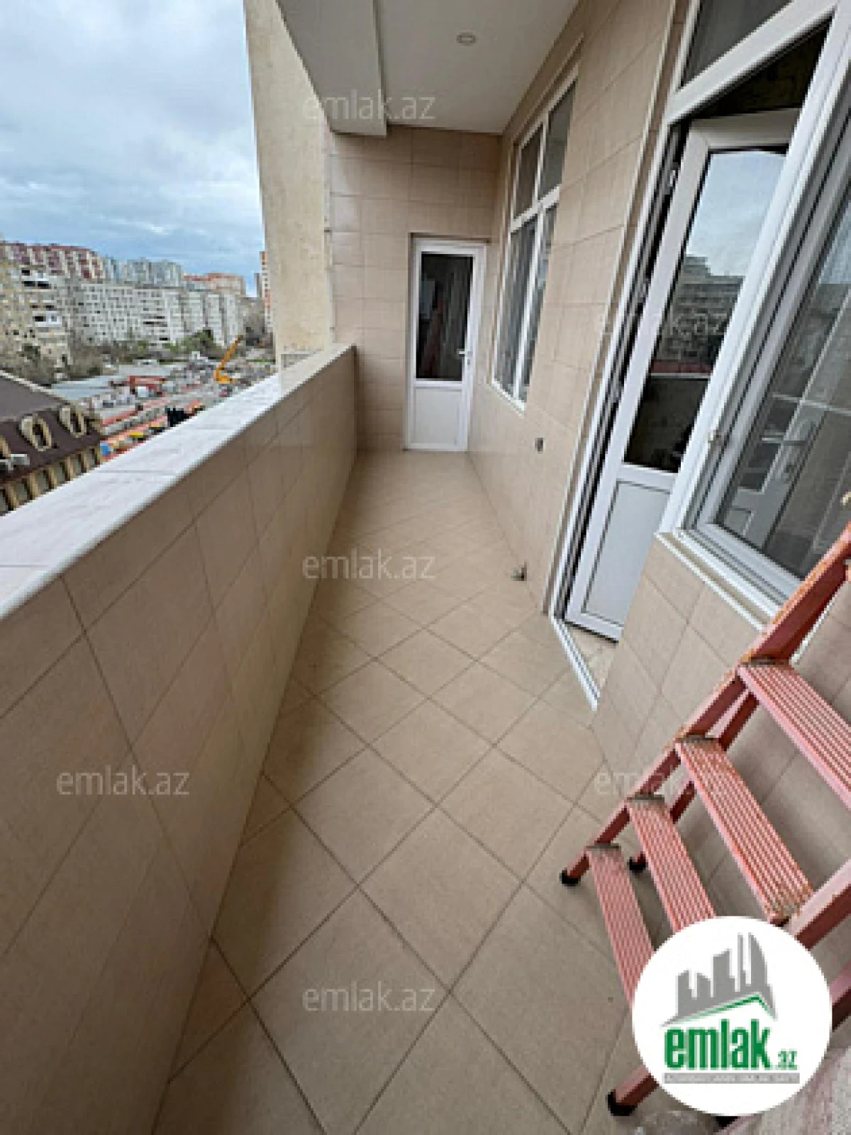 Satılır 3 otaqlı yeni tikili 130 m²