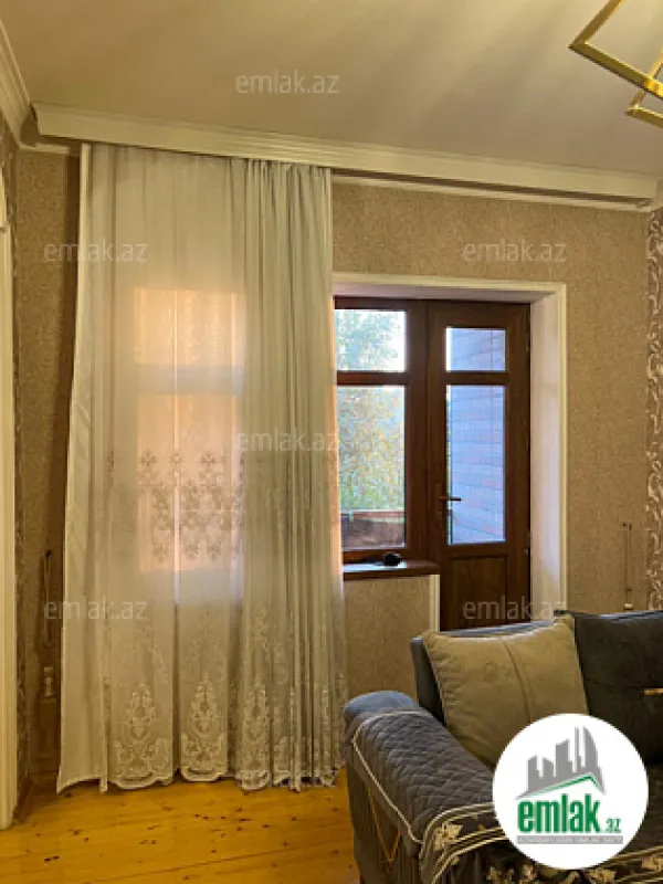 Satılır 5 otaqlı köhnə tikili 130 m²