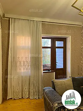 Satılır 5 otaqlı köhnə tikili 130 m²