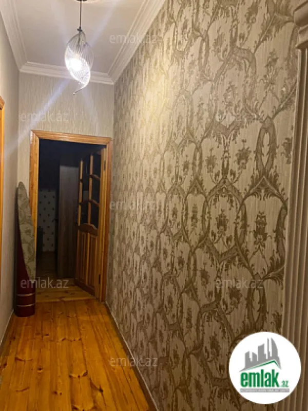 Satılır 5 otaqlı köhnə tikili 130 m²