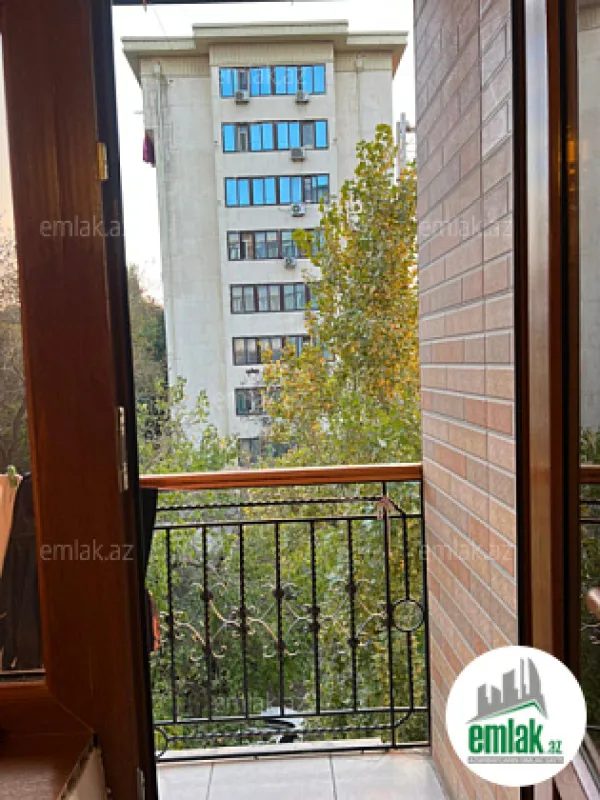 Satılır 5 otaqlı köhnə tikili 130 m²