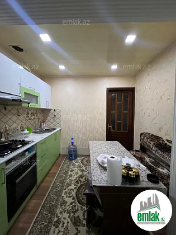 Satılır 5 otaqlı köhnə tikili 130 m²