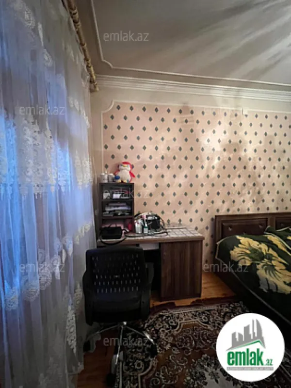 Satılır 5 otaqlı köhnə tikili 130 m²