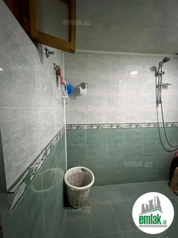 Satılır 5 otaqlı köhnə tikili 130 m²