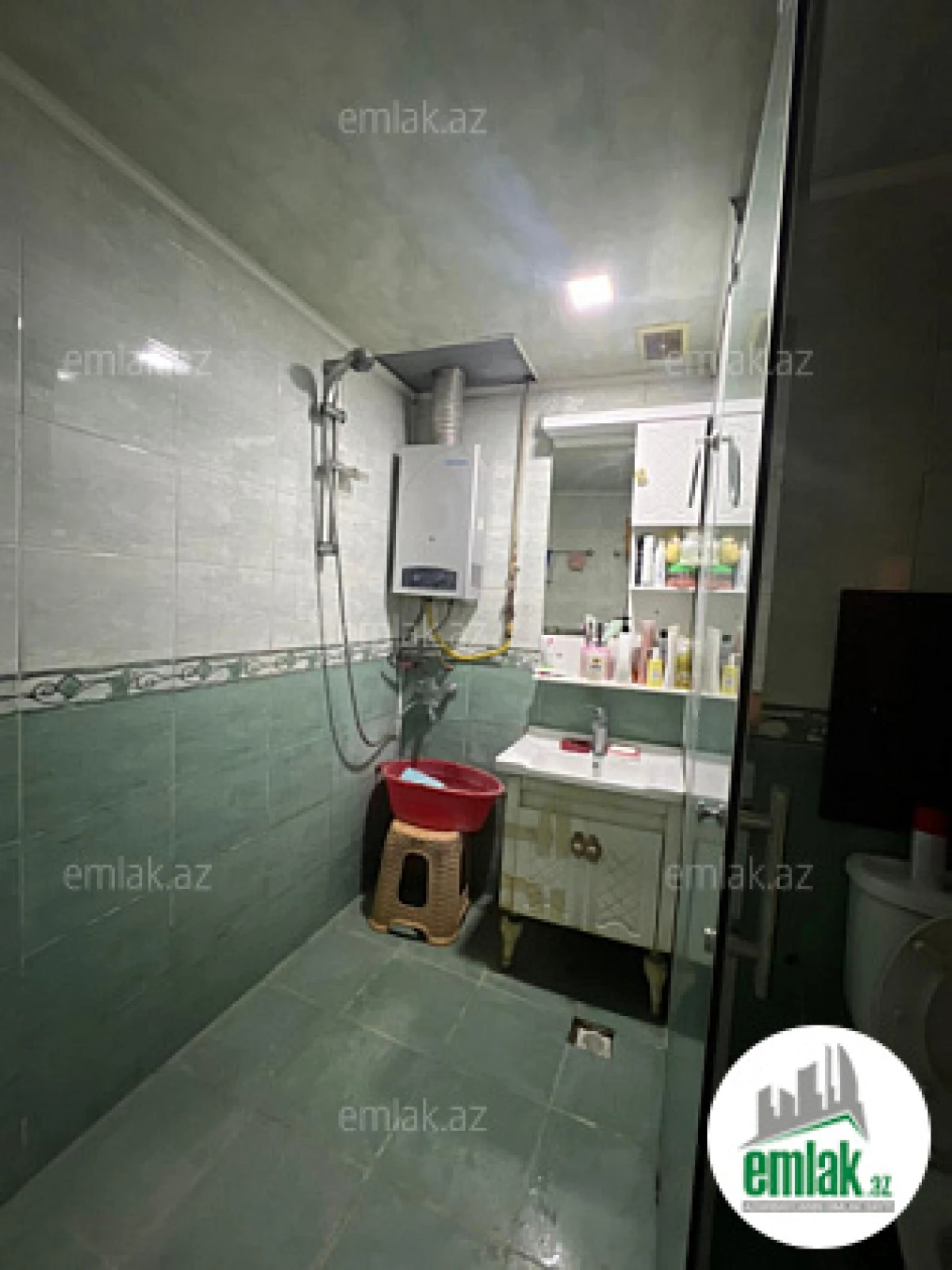 Satılır 5 otaqlı köhnə tikili 130 m²