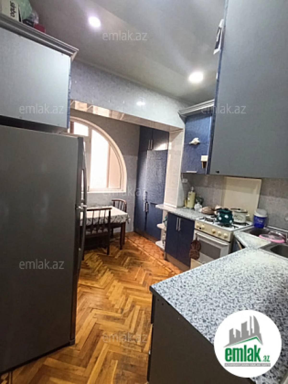 Satılır 5 otaqlı köhnə tikili 130 m²