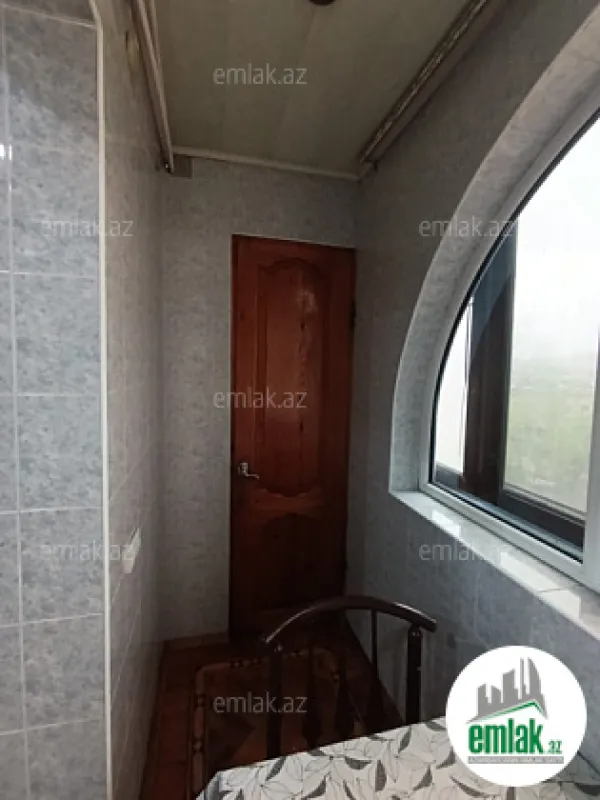 Satılır 5 otaqlı köhnə tikili 130 m²