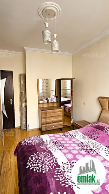 Satılır 2 otaqlı köhnə tikili 70 m²