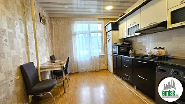 Satılır 2 otaqlı köhnə tikili 70 m²