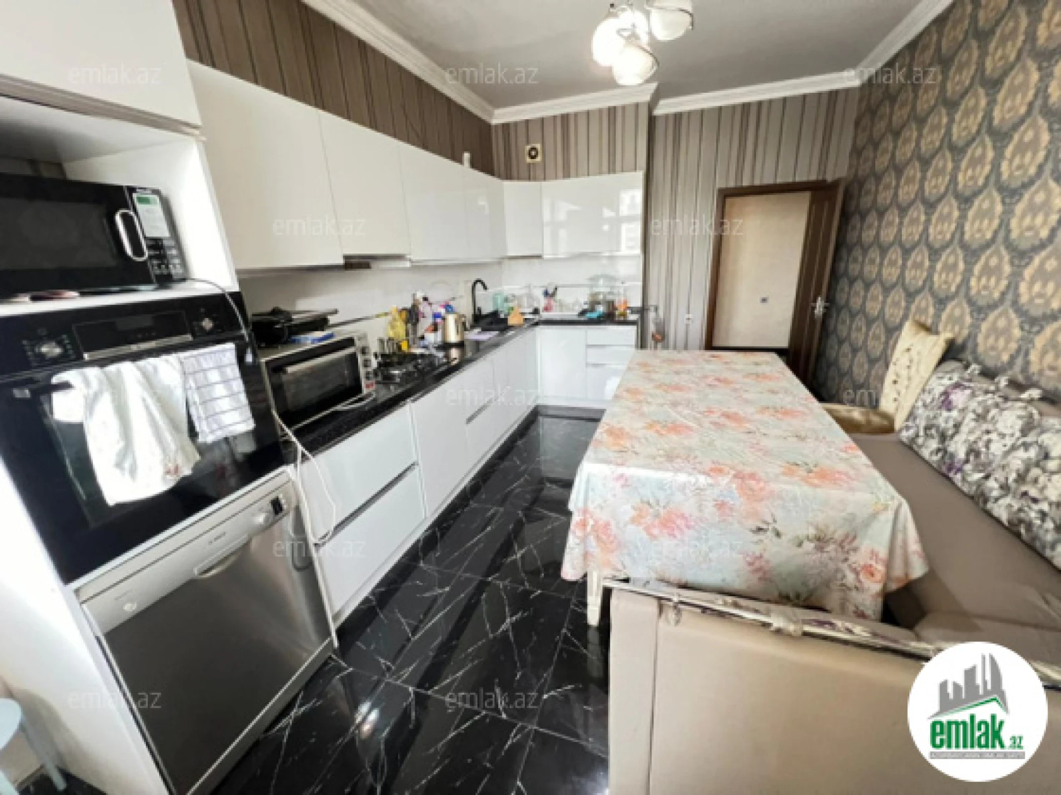 Satılır 3 otaqlı yeni tikili 150 m²