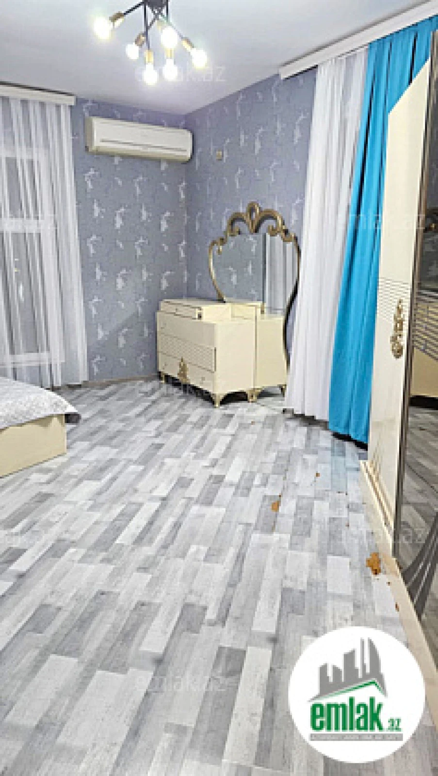 Satılır 6 otaqlı mənzil 360 m²