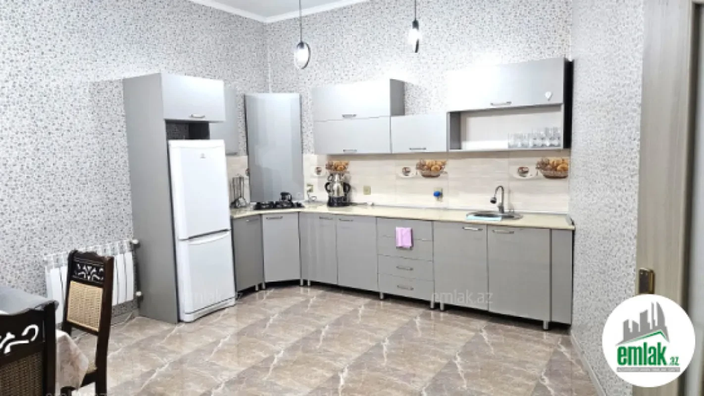 Satılır 6 otaqlı mənzil 360 m²