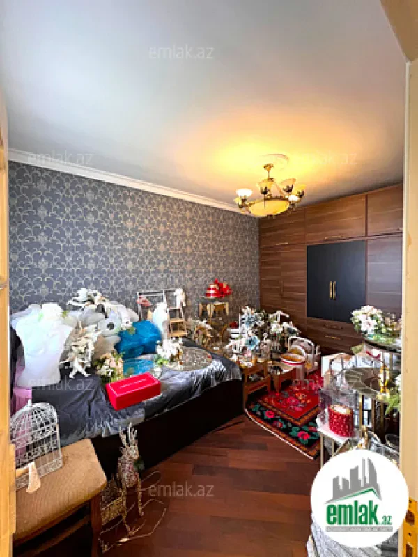Satılır 6 otaqlı mənzil 200 m²