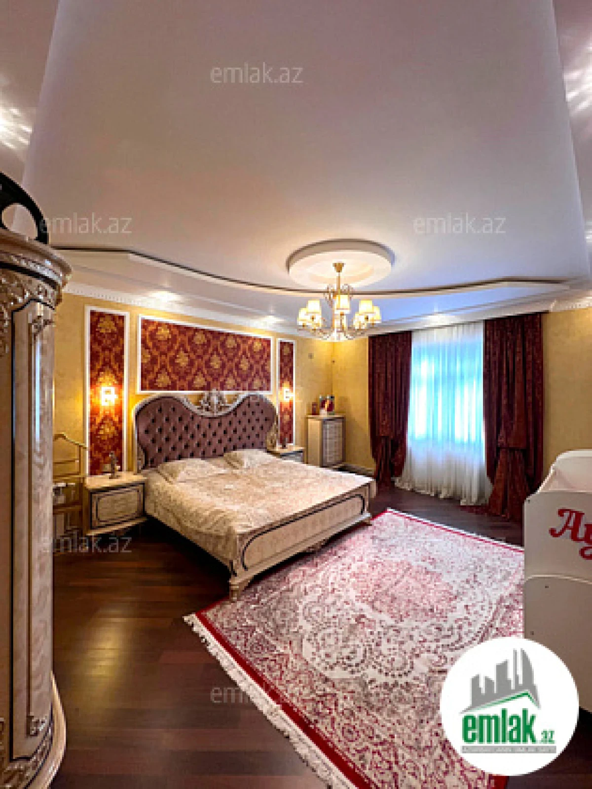Satılır 6 otaqlı mənzil 200 m²