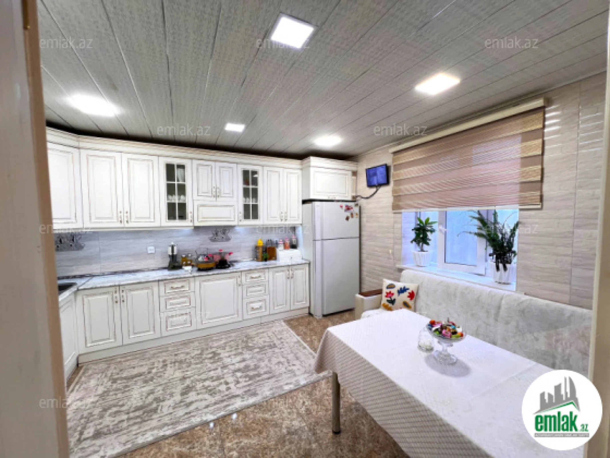 Satılır 6 otaqlı mənzil 200 m²