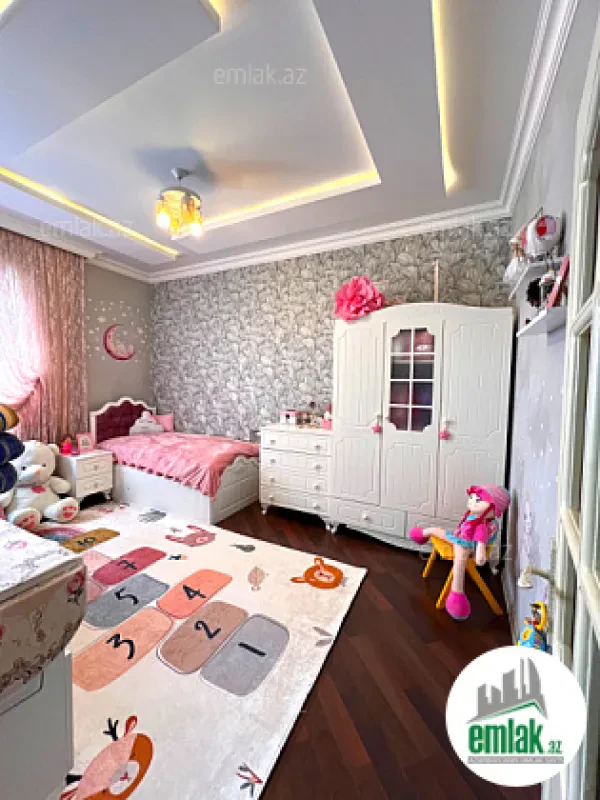 Satılır 6 otaqlı mənzil 200 m²