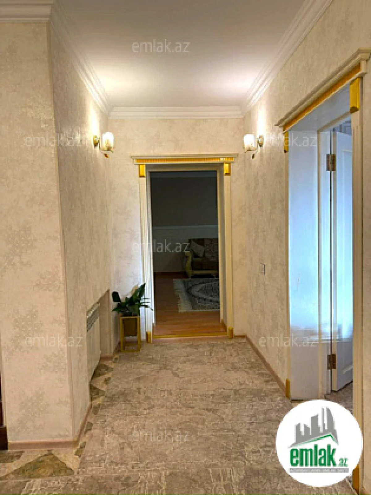 Satılır 6 otaqlı mənzil 200 m²