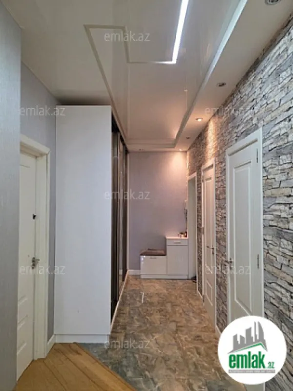 Satılır 3 otaqlı yeni tikili 135 m²