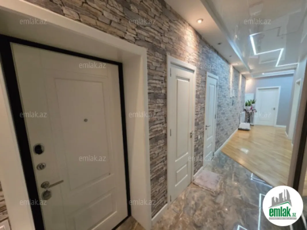 Satılır 3 otaqlı yeni tikili 135 m²