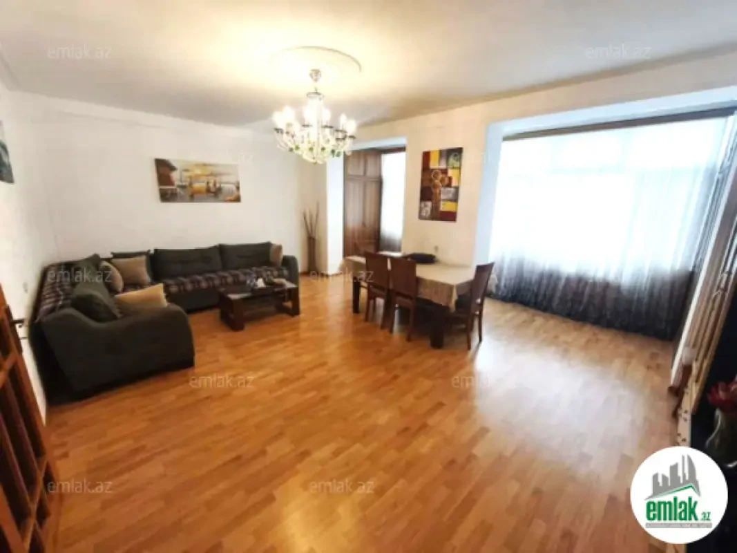 Satılır 3 otaqlı köhnə tikili 105 m²