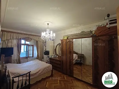 Satılır 4 otaqlı köhnə tikili 125 m²