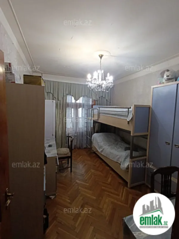 Satılır 4 otaqlı köhnə tikili 125 m²