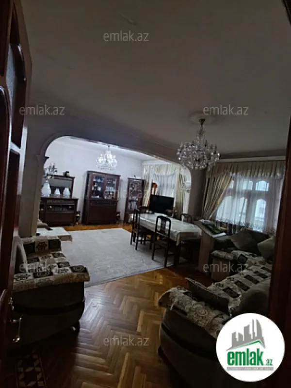 Satılır 4 otaqlı köhnə tikili 125 m²