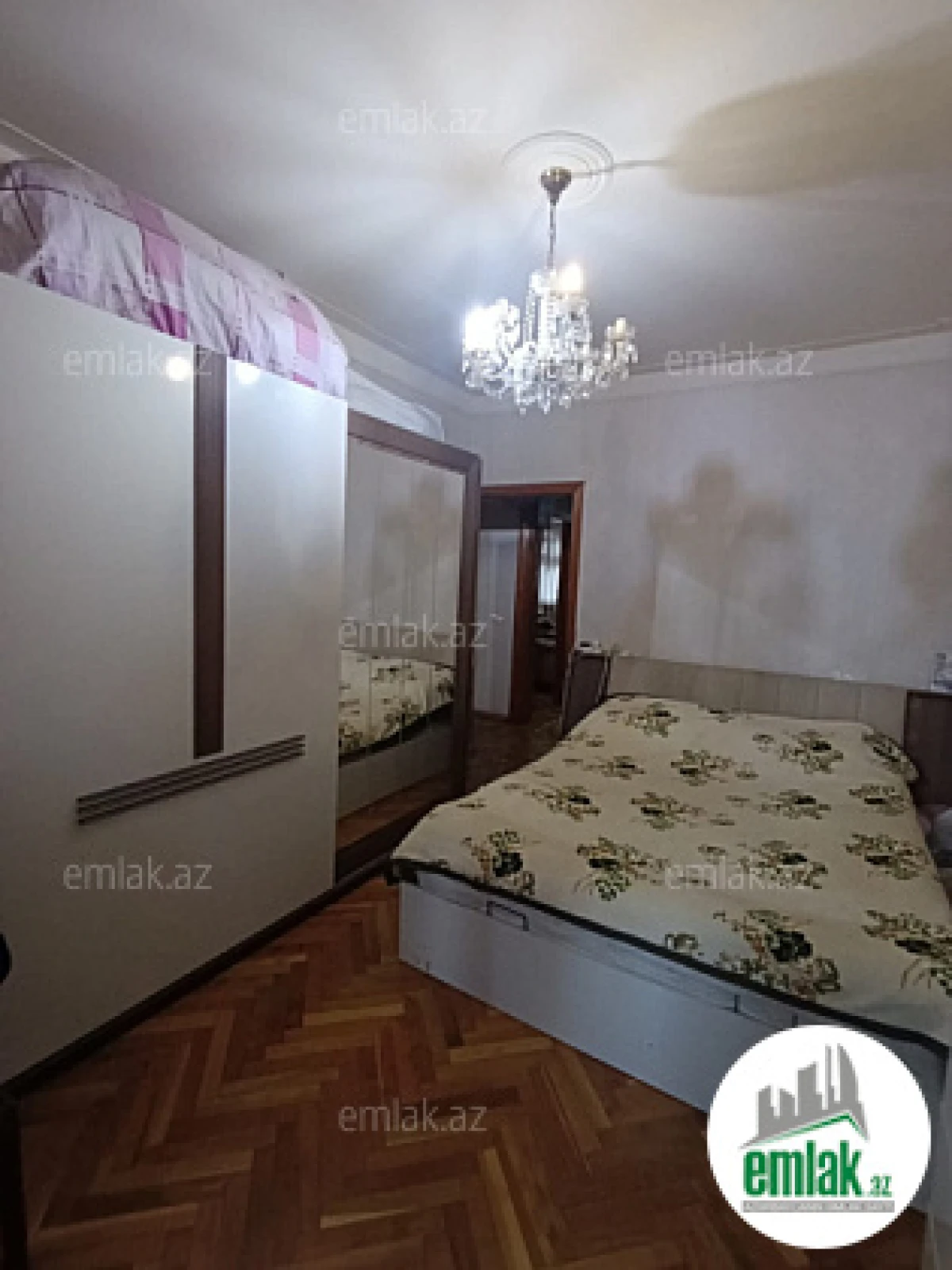 Satılır 4 otaqlı köhnə tikili 125 m²