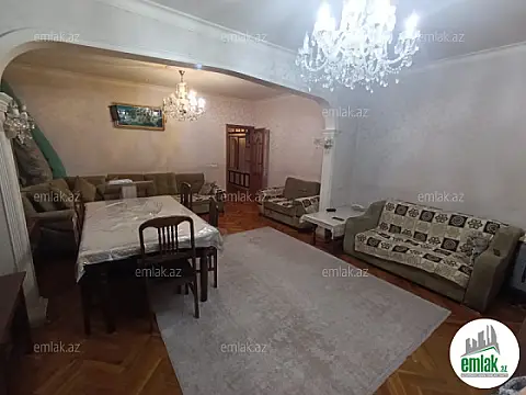 Satılır 4 otaqlı köhnə tikili 125 m²