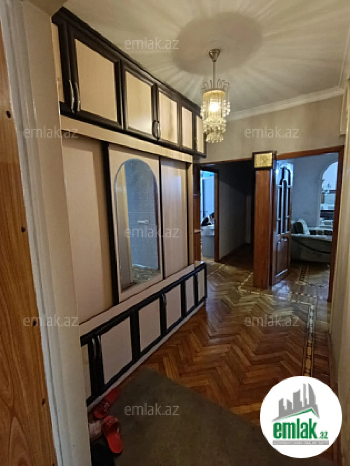 Satılır 4 otaqlı köhnə tikili 125 m²