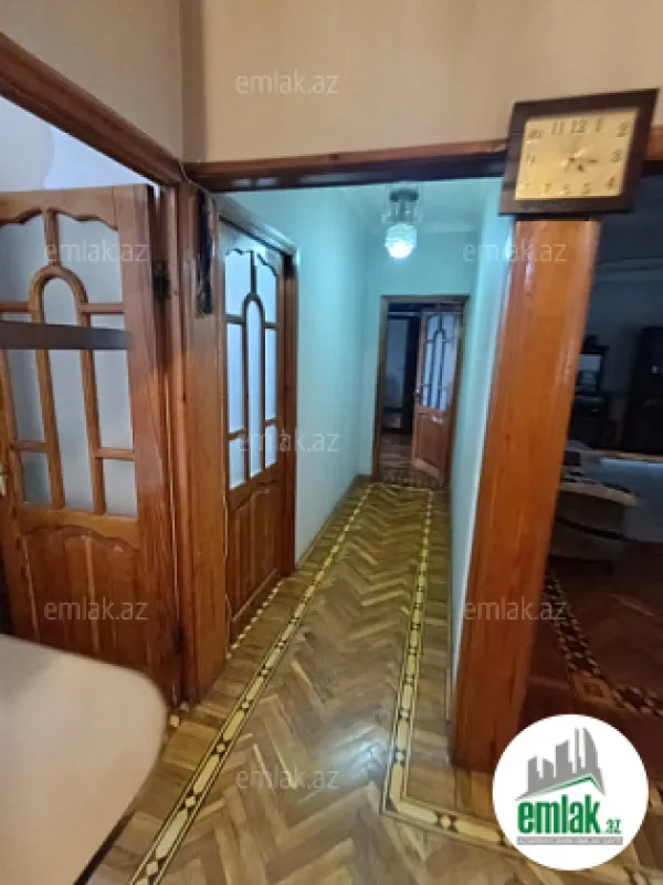 Satılır 4 otaqlı köhnə tikili 125 m²
