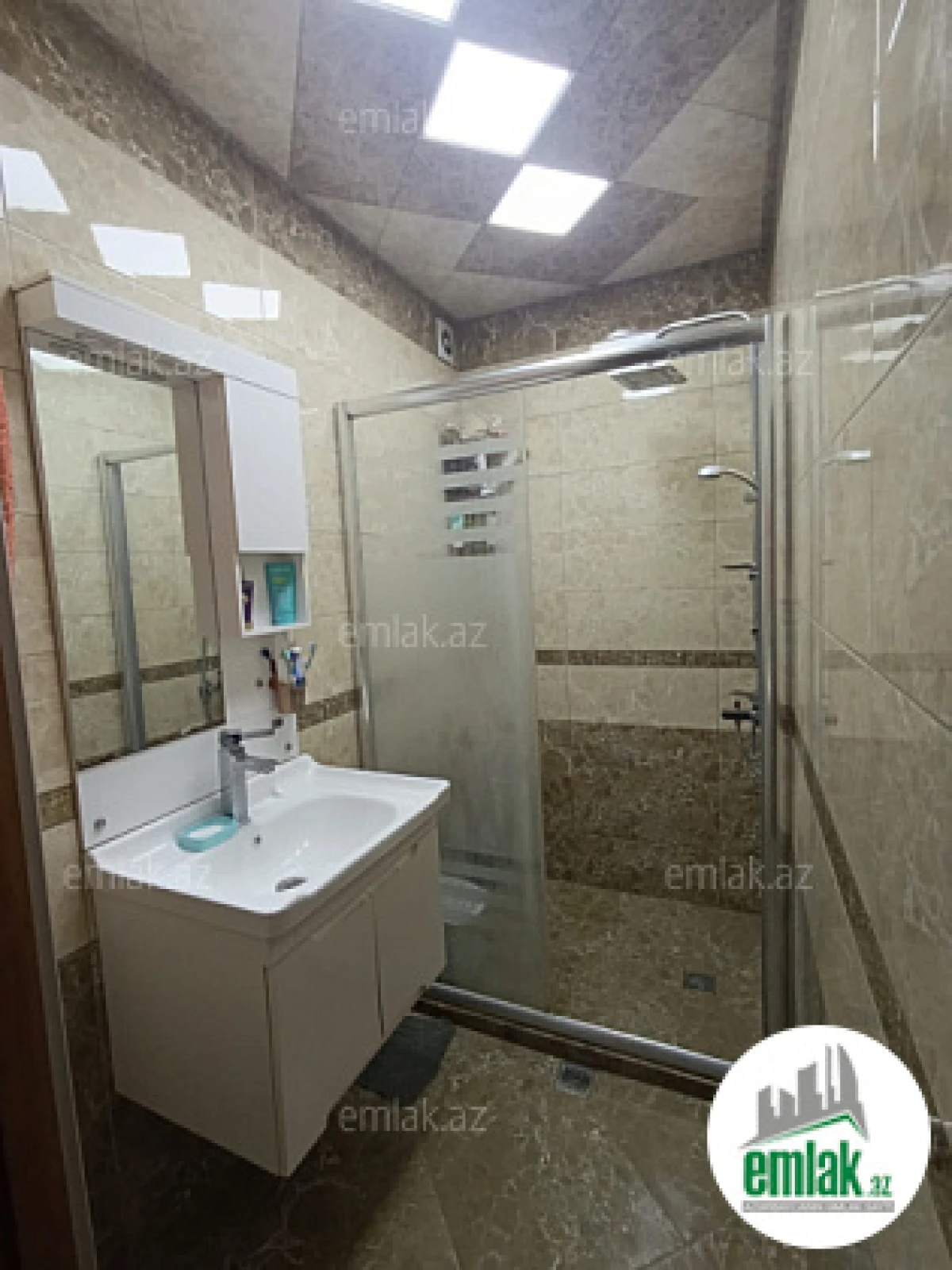 Satılır 4 otaqlı köhnə tikili 125 m²
