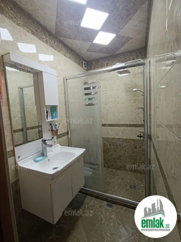 Satılır 4 otaqlı köhnə tikili 125 m²