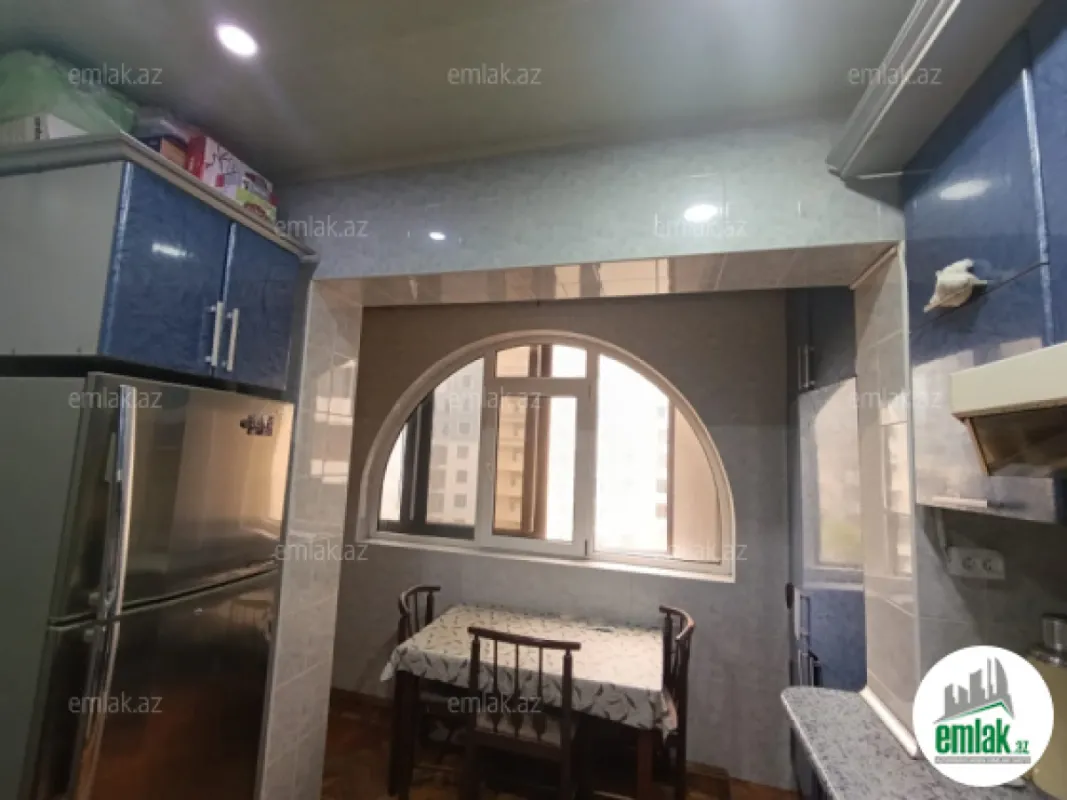 Satılır 4 otaqlı köhnə tikili 125 m²