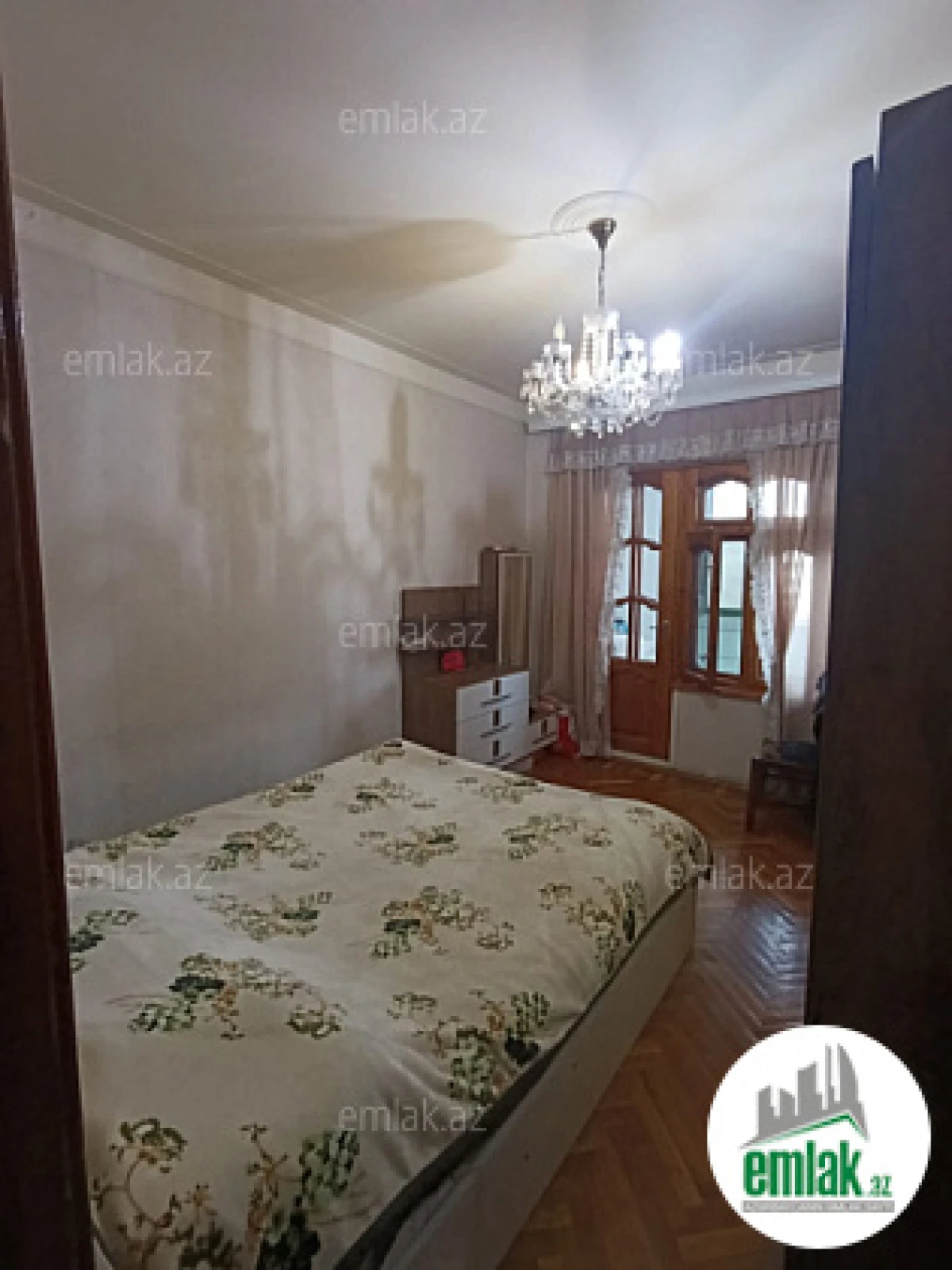 Satılır 4 otaqlı köhnə tikili 125 m²
