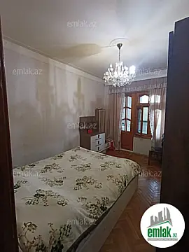 Satılır 4 otaqlı köhnə tikili 125 m²