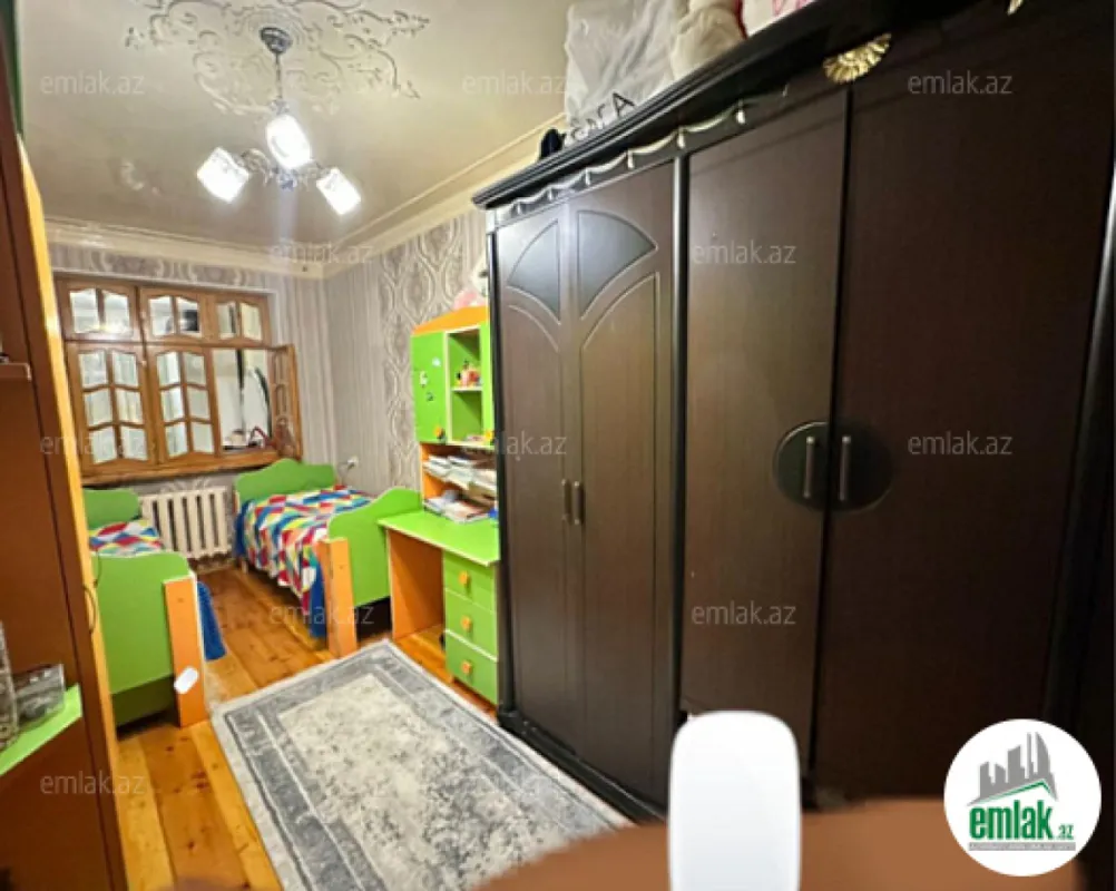 Satılır 4 otaqlı köhnə tikili 120 m²