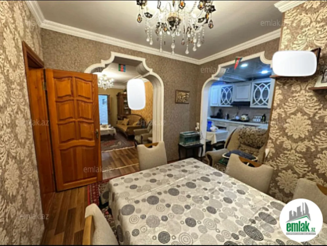 Satılır 4 otaqlı köhnə tikili 120 m²