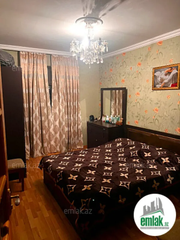 Satılır 3 otaqlı köhnə tikili 75 m²
