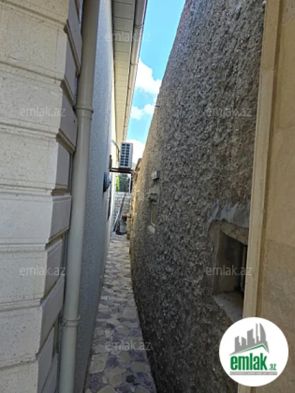 Satılır 4 otaqlı mənzil 150 m²