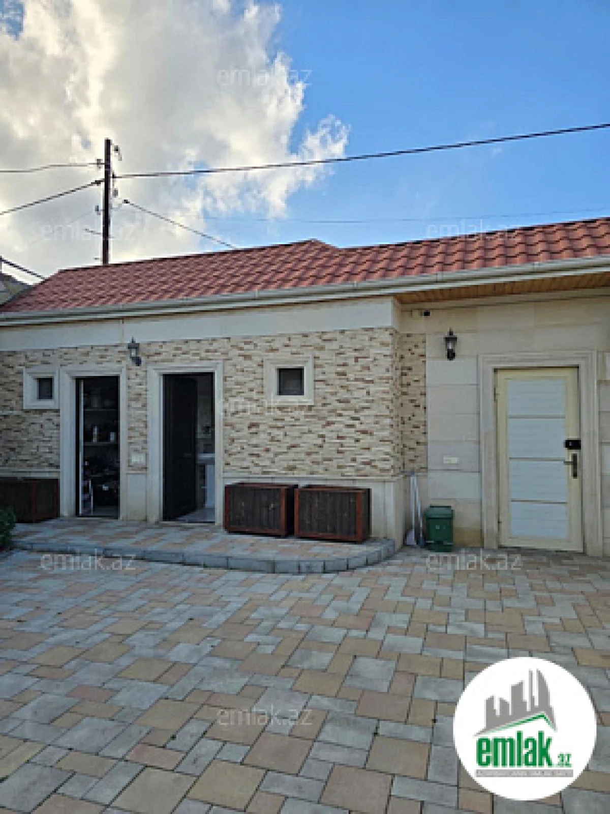 Satılır 4 otaqlı mənzil 150 m²