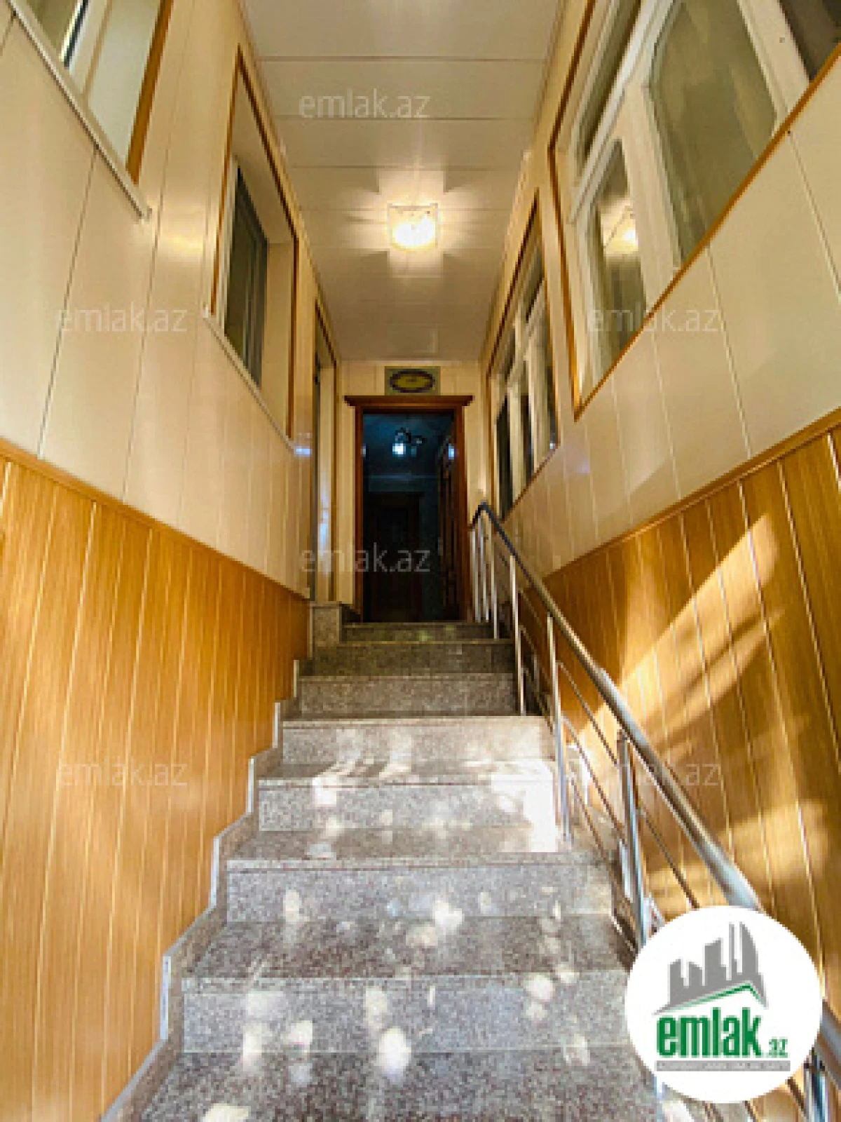 Satılır 10 otaqlı həyət evi 310 m²